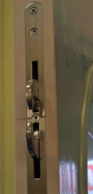 Double glazing door lock